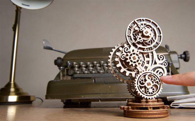 Ugears ユーギアーズ Aero Clock エアロクロック 木のおもちゃ 3D立体